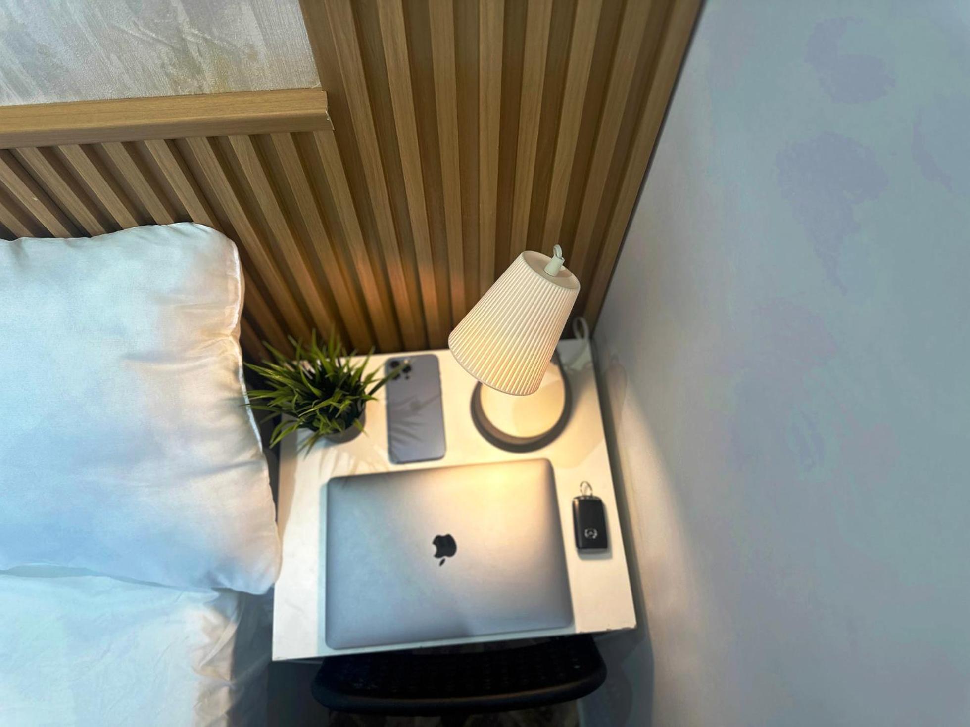 Quiet Partition Room In Tecom Barsha Heights Dubai Eksteriør bilde